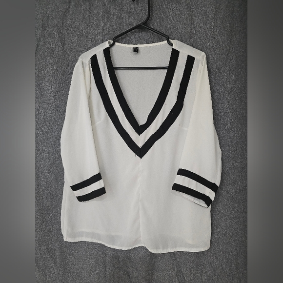 White blouse - Picture 2 of 2